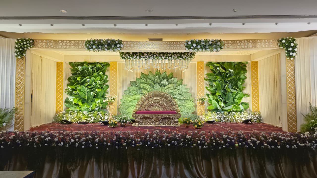 Banana leaf decor